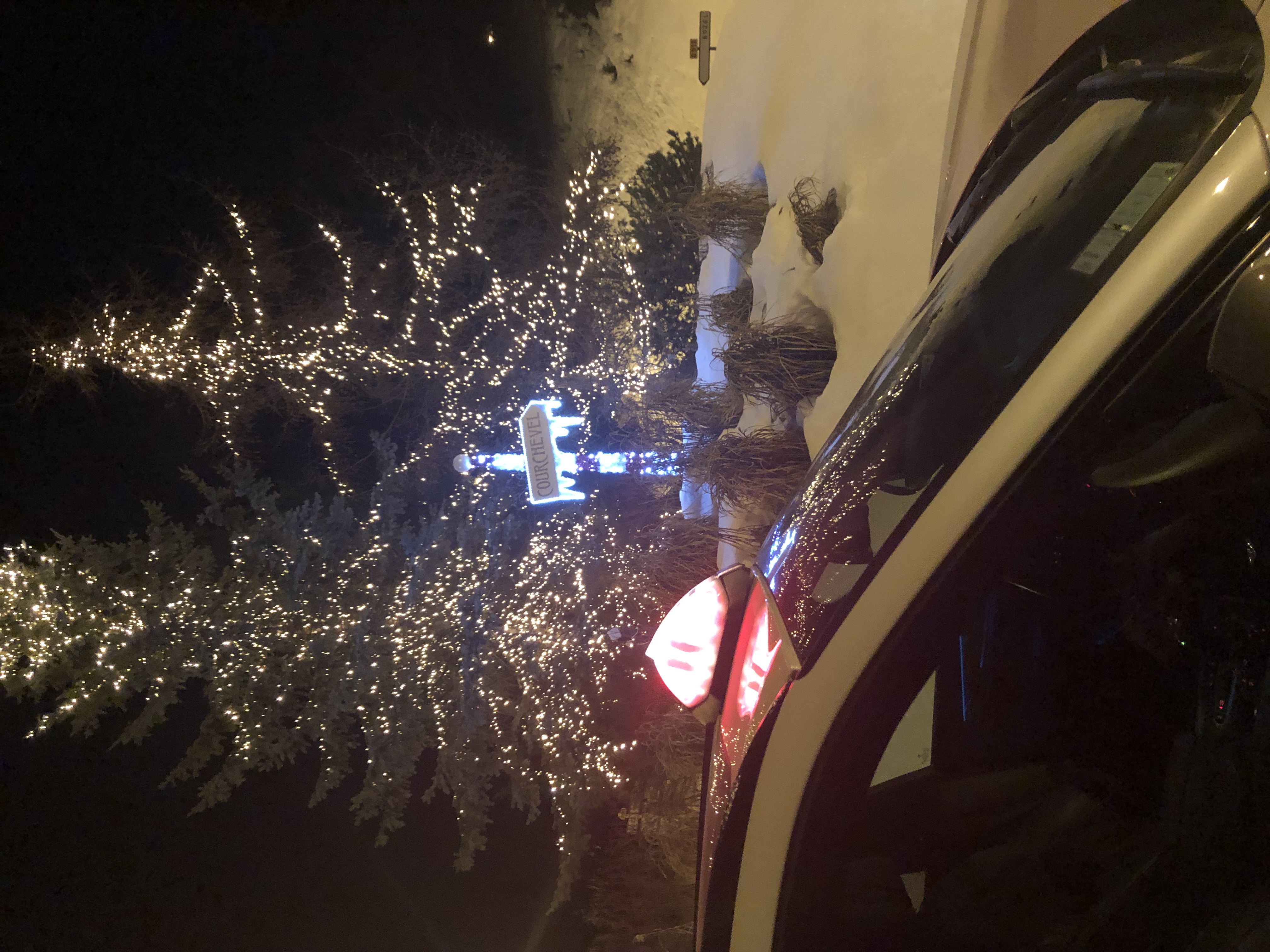 Transfert en taxi vers la station de Courchevel sous la neige